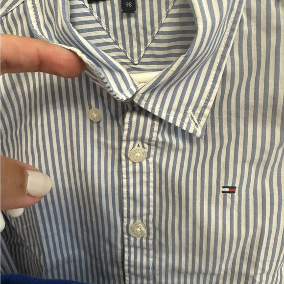 Brand new Tommy Hilfiger buttoned shirt - 2T/3T - Picture 3 of 3